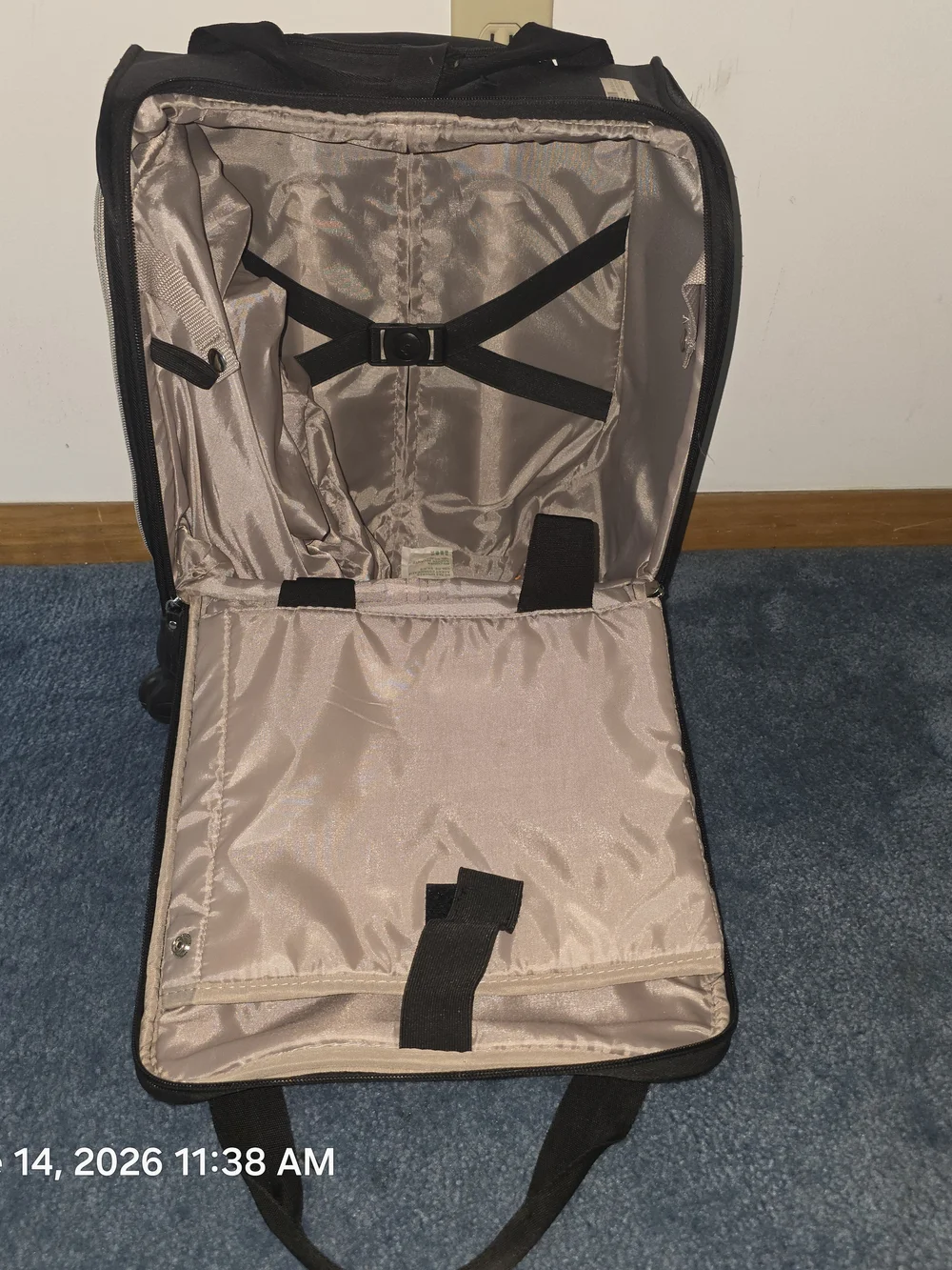 Samsonite Black Compact Rolling Travel Bag with Front and Side Zip Pocket